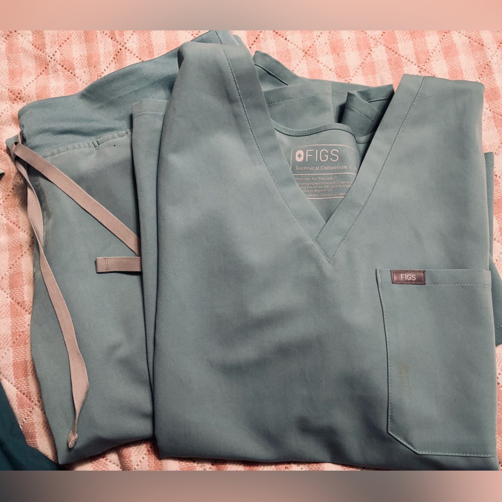 Figs moss Green Scrub top and bottom.